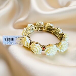 B36 Elegant Rose Bracelet